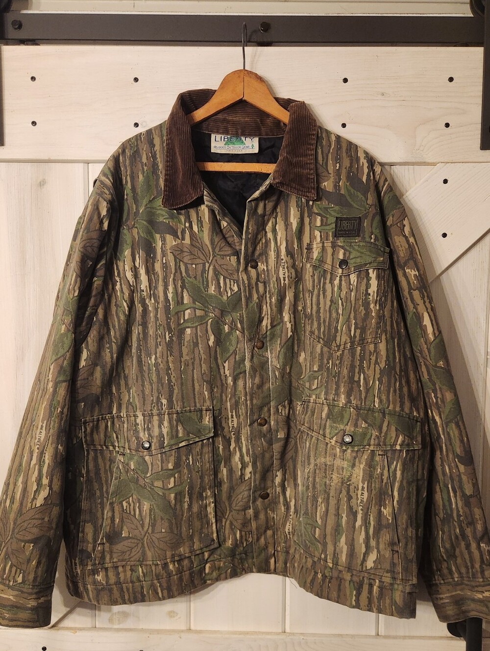 Vintage Liberty Realtree Camo Barn Jacket. Size XL. Quilted Lined. USA Made. 90s